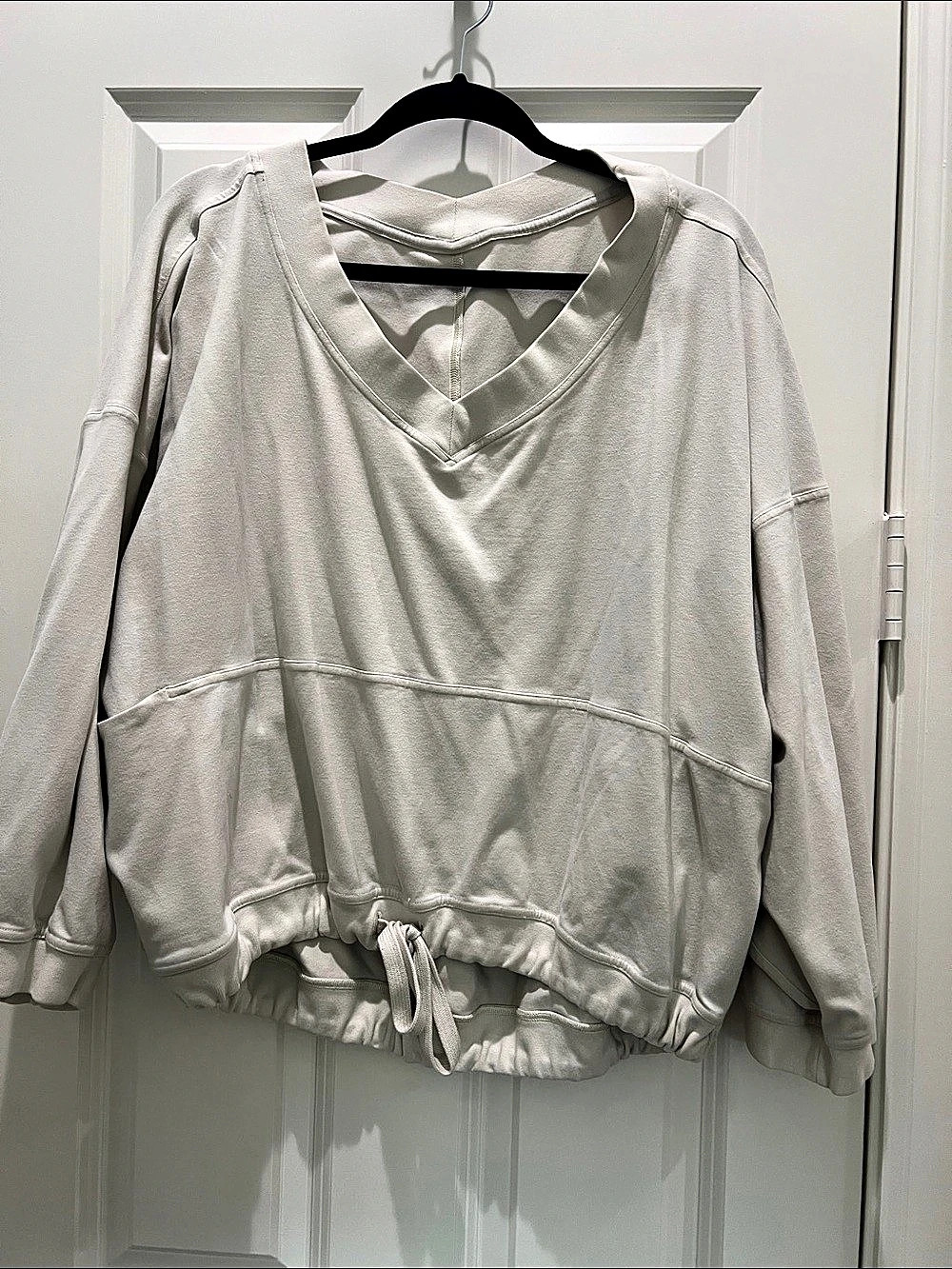 lululemon women’s cream V Neck Pullover Size L/XL